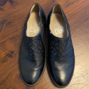 Miz Mooz slip on shoes… women’s size 6